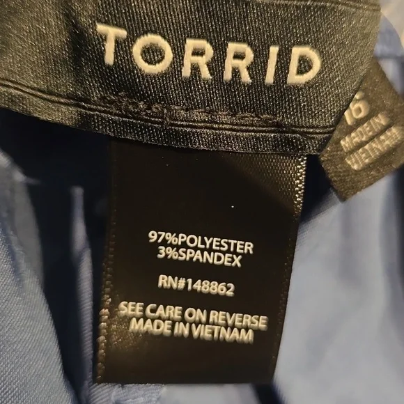 Torrid - Relaxed Taper Satin Cargo Pant in Blue Horizon​​​​ - Picture 8 of 12